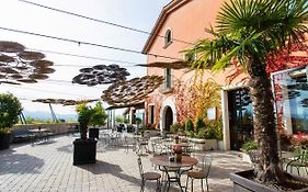 QGAT restaurant events & hotel